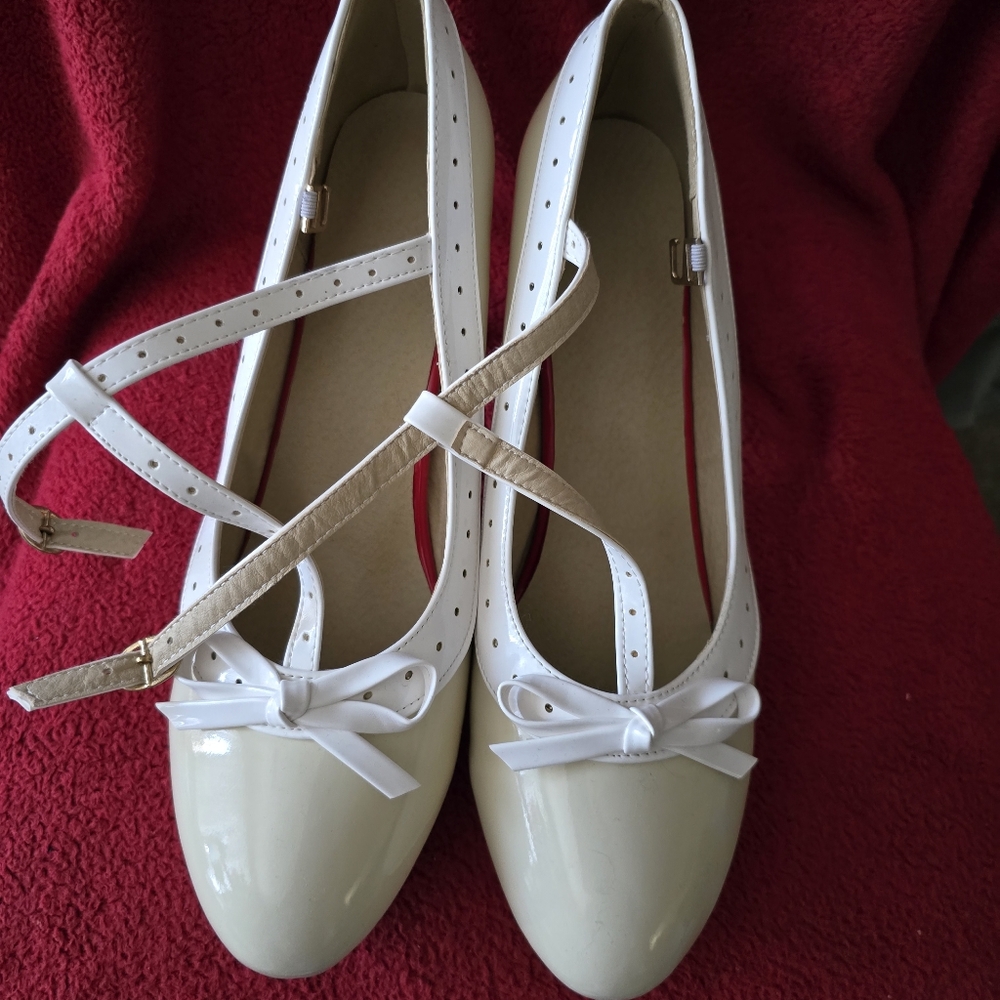 Mary Jane Pumps - Picture 3 of 4